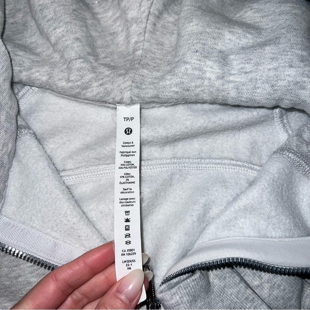 Lululemon Scuba Oversized 1/2 Zip Hoodie
Heathered Core Ultra Light Grey XS/S - Picture 2 of 8